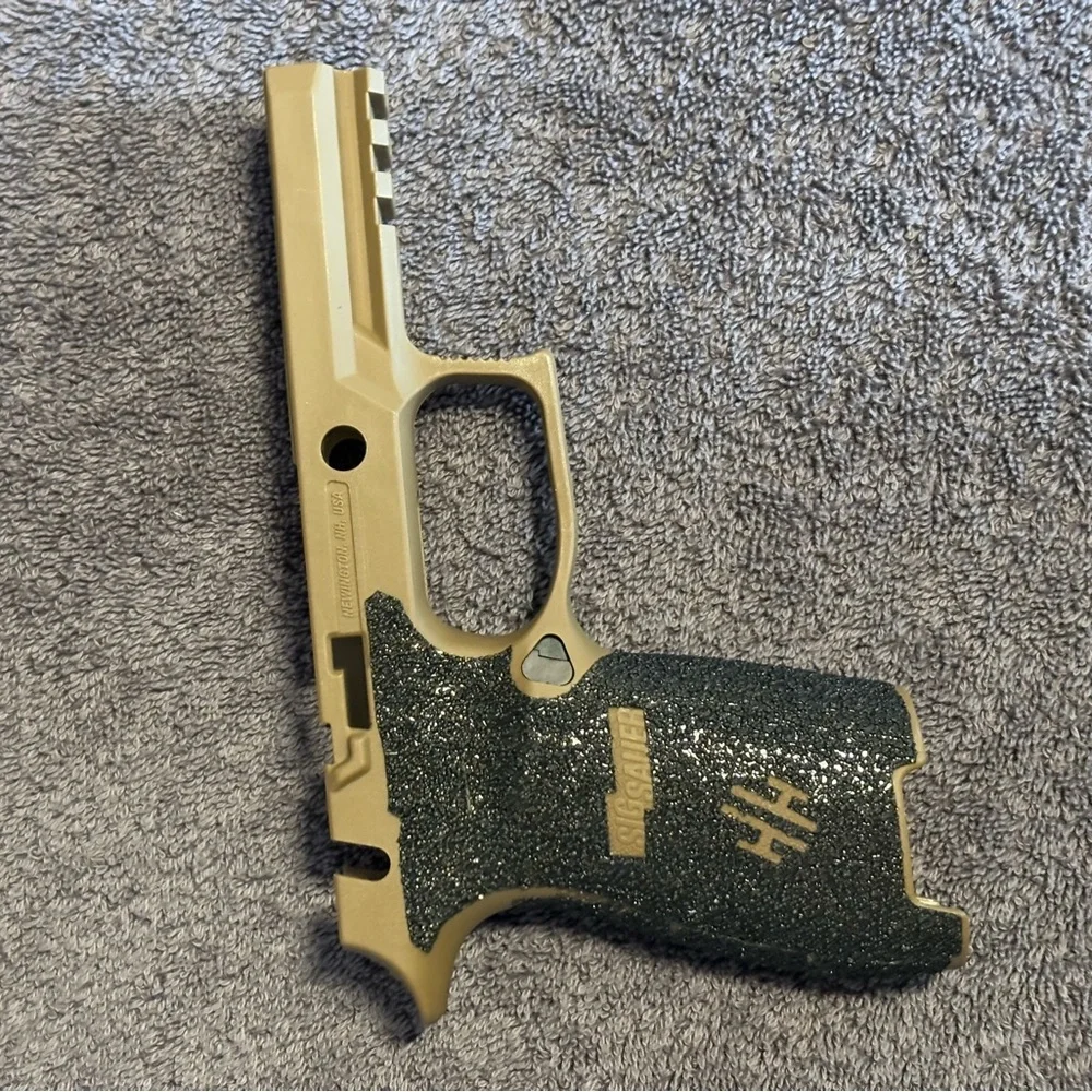 Sig Sauer P320c/M18 Grip Modile - Picture 1 of 2